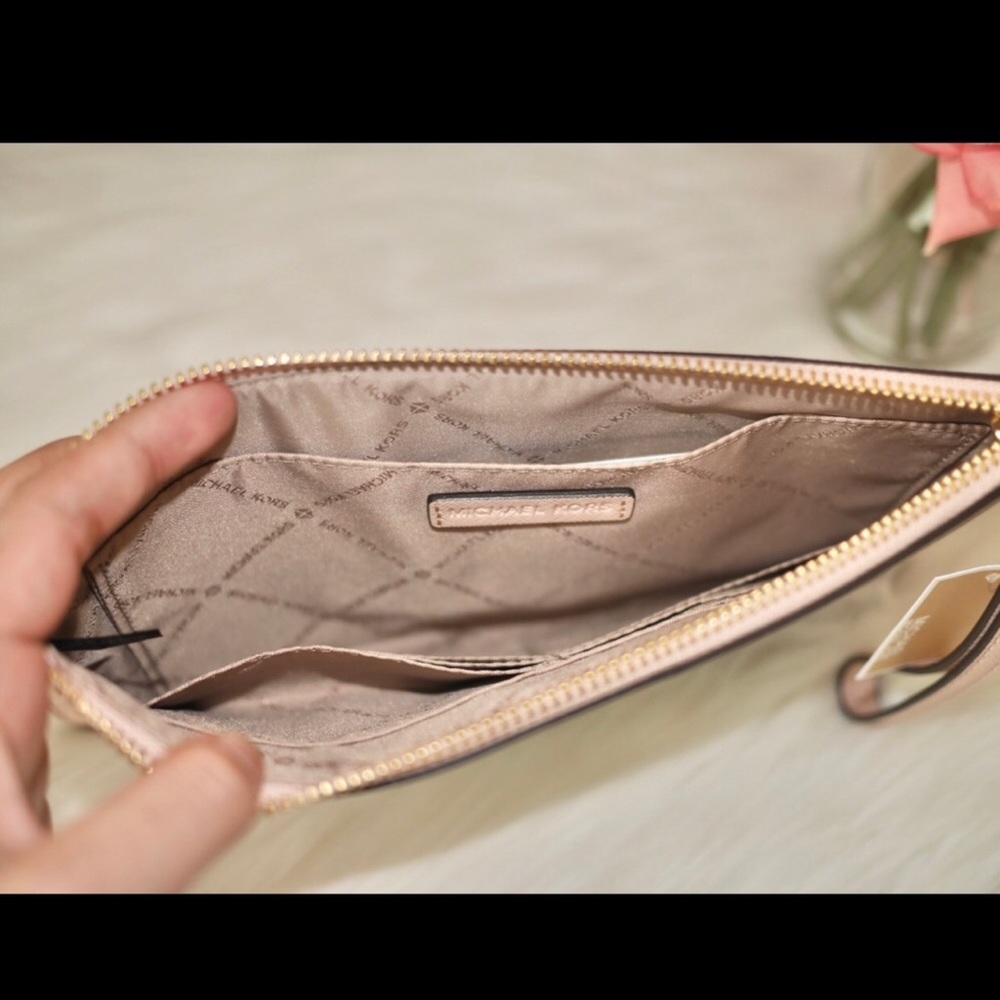 Michael Kors Paris nouveau novelty wristlet nwt - Picture 4 of 5